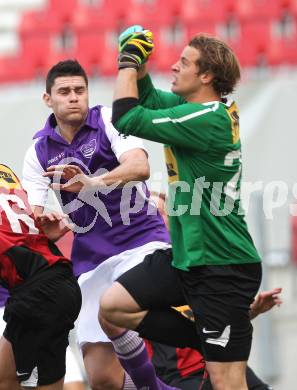 Fussball. Regionalliga. SK Austria Klagenfurt gegen LASK Juniors. Stephan Buergler (Klagenfurt), Lorenz Hoebarth (LASK). Klagenfurt, 23.10.2010.
Foto: Kuess
---
pressefotos, pressefotografie, kuess, qs, qspictures, sport, bild, bilder, bilddatenbank