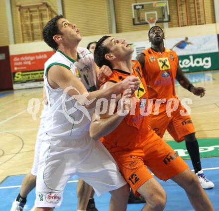 Basketball Bundesliga. Woerthersee Piraten gegenBSC Raiffeisen Fuerstenfeld Panthers.  Erik Rhinehart  (Piraten), Romke Tay Hampton (Fuerstenfeld). Klagenfurt, 24.10.2010.
Foto:  Kuess

---
pressefotos, pressefotografie, kuess, qs, qspictures, sport, bild, bilder, bilddatenbank