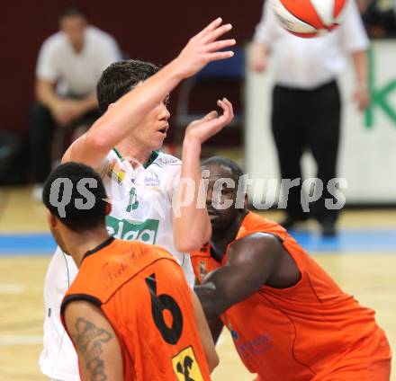 Basketball Bundesliga. Woerthersee Piraten gegenBSC Raiffeisen Fuerstenfeld Panthers.  Erik Rhinehart  (Piraten). Klagenfurt, 24.10.2010.
Foto:  Kuess

---
pressefotos, pressefotografie, kuess, qs, qspictures, sport, bild, bilder, bilddatenbank