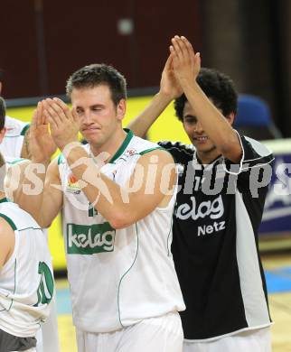 Basketball Bundesliga. Woerthersee Piraten gegenBSC Raiffeisen Fuerstenfeld Panthers.  Maximilian Kunovjanek, Samuel Bachlechner (Piraten),. Klagenfurt, 24.10.2010.
Foto:  Kuess

---
pressefotos, pressefotografie, kuess, qs, qspictures, sport, bild, bilder, bilddatenbank