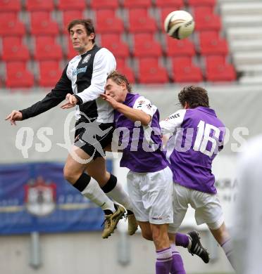 Fussball. Regionalliga. SK Austria Klagenfurt gegen Sturm Graz Amateure. Peter Pucker, Matthias Wrienz, (Klagenfurt), Weinberger Marvin (Graz). Klagenfurt, 7.11.2010. 
Foto: Kuess

---
pressefotos, pressefotografie, kuess, qs, qspictures, sport, bild, bilder, bilddatenbank