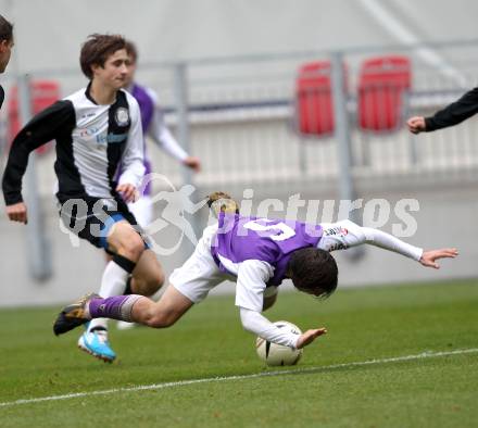 Fussball. Regionalliga. SK Austria Klagenfurt gegen Sturm Graz Amateure. Helmut Koenig, (Klagenfurt), Ranftl Reinhold (Graz). Klagenfurt, 7.11.2010. 
Foto: Kuess

---
pressefotos, pressefotografie, kuess, qs, qspictures, sport, bild, bilder, bilddatenbank