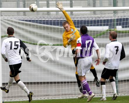 Fussball. Regionalliga. SK Austria Klagenfurt gegen Sturm Graz Amateure.  3:1 durch Matthias Dollinger, (Klagenfurt), Bartosch Daniel (Graz). Klagenfurt, 7.11.2010. 
Foto: Kuess

---
pressefotos, pressefotografie, kuess, qs, qspictures, sport, bild, bilder, bilddatenbank