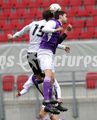 Fussball. Regionalliga. SK Austria Klagenfurt gegen Sturm Graz Amateure. Stephan Buergler, (Klagenfurt), Neuhold Florian (Graz). Klagenfurt, 7.11.2010. 
Foto: Kuess

---
pressefotos, pressefotografie, kuess, qs, qspictures, sport, bild, bilder, bilddatenbank