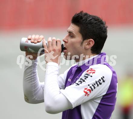 Fussball. Regionalliga. SK Austria Klagenfurt gegen Sturm Graz Amateure. Stephan Buergler (Klagenfurt). Klagenfurt, 7.11.2010. 
Foto: Kuess

---
pressefotos, pressefotografie, kuess, qs, qspictures, sport, bild, bilder, bilddatenbank