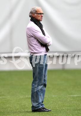 Fussball. Regionalliga. SK Austria Klagenfurt gegen Sturm Graz Amateure. Trainer Walter Schoppitsch (Klagenfurt). Klagenfurt, 7.11.2010. 
Foto: Kuess

---
pressefotos, pressefotografie, kuess, qs, qspictures, sport, bild, bilder, bilddatenbank