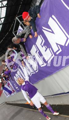 Fussball. Regionalliga. SK Austria Klagenfurt gegen Sturm Graz Amateure. Johannes Isopp, Fans (Klagenfurt) Klagenfurt, 7.11.2010. 
Foto: Kuess

---
pressefotos, pressefotografie, kuess, qs, qspictures, sport, bild, bilder, bilddatenbank