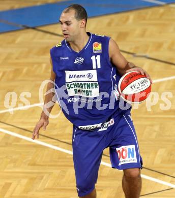 Basketball Bundesliga. Woerthersee Piraten gegen Allianz Swans Gmunden.   Ian Boylan  (Gmunden). Klagenfurt, 4.12.2010.
Foto:  Kuess

---
pressefotos, pressefotografie, kuess, qs, qspictures, sport, bild, bilder, bilddatenbank