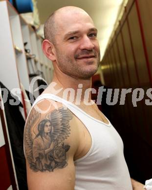EBEL. Eishockey Bundesliga. KAC gegen HDD TILIA Olimpija Ljubljana. Jeff Shantz, Tattoo (KAC). Klagenfurt, am 5.12.2010.
Foto: Kuess 

---
pressefotos, pressefotografie, kuess, qs, qspictures, sport, bild, bilder, bilddatenbank