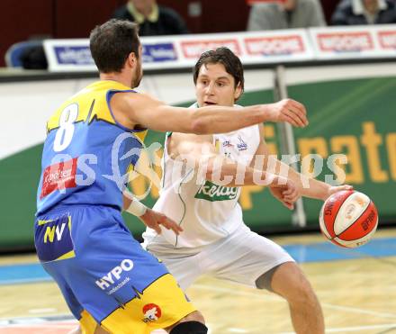 Basketball Bundesliga. Woerthersee Piraten gegen UBC St. Poelten.  Andreas Kuttnig (Piraten), Tomislav Gaspar (St. Poelten). Klagenfurt, 22.1.2011.
Foto:  Kuess

---
pressefotos, pressefotografie, kuess, qs, qspictures, sport, bild, bilder, bilddatenbank