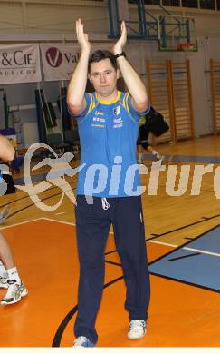 Volleyball. GM Capital Challenge Cup Men 2010/2011.  SK Posojilnica Aich/Dob (AUT)  vs VC Prefaxis MENEN (Bel).  Trainer Igor Simuncic (Aich/Dob). Prevalje, 1.2.2011.
Foto: Kuess

---
pressefotos, pressefotografie, kuess, qs, qspictures, sport, bild, bilder, bilddatenbank