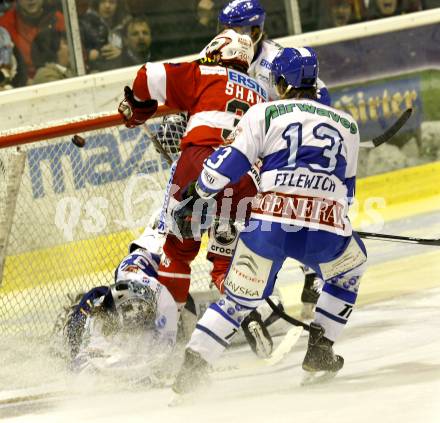 EBEL. Eishockey Bundesliga. KAC gegen KHL Medvescak Zagreb. SHANTZ Jeffery (KAC), KRISTAN Robert, FILEWICH Jonathan (Zagreb). Klagenfurt, am 27.2.2011.
Foto: Kuess 

---
pressefotos, pressefotografie, kuess, qs, qspictures, sport, bild, bilder, bilddatenbank