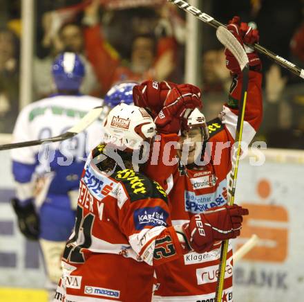 EBEL. Eishockey Bundesliga. EC KAC gegen KHL Medvescak Zagreb. Torjubel Manuel Geier, David Schuller (KAC). Klagenfurt, am 3.3.2011.
Foto: Kuess 

---
pressefotos, pressefotografie, kuess, qs, qspictures, sport, bild, bilder, bilddatenbank