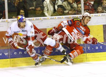 EBEL. Eishockey Bundesliga. KAC gegen Red Bull Salzburg. Paul Schellander, (KAC), Matthias Trattnig (Salzburg). Klagenfurt, am 31.3.2011.
Foto: Kuess 

---
pressefotos, pressefotografie, kuess, qs, qspictures, sport, bild, bilder, bilddatenbank