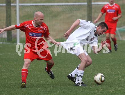 Fussball Unterliga Ost. DSG Sele Zell gegen SV Ludmannsdorf. Florijan Dovjak (Sele Zell), Stefan Hafner (Ludmannsdorf). Zell Pfarre, am 23.4.2011.
Foto: Kuess
---
pressefotos, pressefotografie, kuess, qs, qspictures, sport, bild, bilder, bilddatenbank