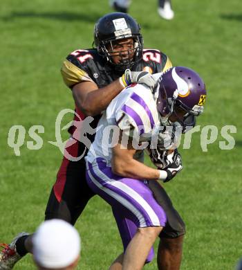 AFL. American Football. Black Lions gegen Vienna Vikings. Kellen Pruitt (Black Lions), Stefan Holzinger (Vienna Vikings). Villach, am 24.4.2011.
Foto: Kuess
---
pressefotos, pressefotografie, kuess, qs, qspictures, sport, bild, bilder, bilddatenbank