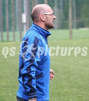 Fussball Unterliga Ost. DSG Sele Zell gegen SV Ludmannsdorf. Trainer Simon Paulitsch (Ludmannsdorf). Zell Pfarre, am 23.4.2011.
Foto: Kuess
---
pressefotos, pressefotografie, kuess, qs, qspictures, sport, bild, bilder, bilddatenbank