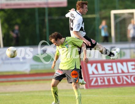 Fussball Erste Liga. WAC/St. Andrae gegen FC Gratkorn. Mathias Berchtold, (WAC), Mario Kroepfl  (Gratkorn). Wolfsberg, 24.5.2011
Foto: Kuess

---
pressefotos, pressefotografie, kuess, qs, qspictures, sport, bild, bilder, bilddatenbank