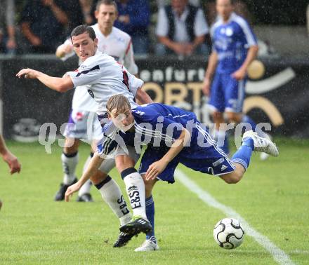 Fussball OEFB Cup. SAK gegen Treibach. Darjan Aleksic (SAK), Andreas Fischer (Treibach), Annabichl, am 23.7.2011.
Foto: Kuess
---
pressefotos, pressefotografie, kuess, qs, qspictures, sport, bild, bilder, bilddatenbank