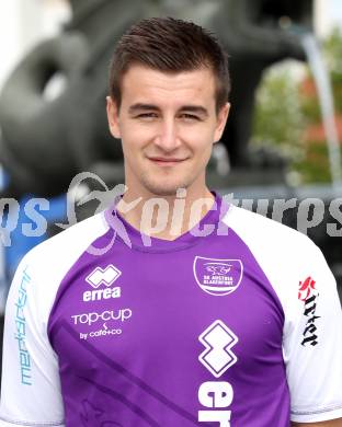 Fussball Regionalliga. Mannschaftsfototermin SK Austria Klagenfurt. Pajtim Bilali. Klagenfurt, am 31.7.2011.
Foto: Kuess
---
pressefotos, pressefotografie, kuess, qs, qspictures, sport, bild, bilder, bilddatenbank