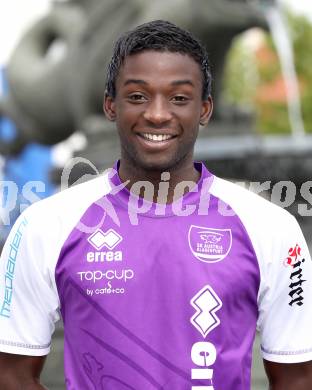 Fussball Regionalliga. Mannschaftsfototermin SK Austria Klagenfurt. Bernhard Mpaka.  Klagenfurt, am 31.7.2011.
Foto: Kuess
---
pressefotos, pressefotografie, kuess, qs, qspictures, sport, bild, bilder, bilddatenbank