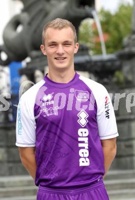 Fussball Regionalliga. Mannschaftsfototermin SK Austria Klagenfurt. Aner Mandzic. Klagenfurt, am 31.7.2011.
Foto: Kuess
---
pressefotos, pressefotografie, kuess, qs, qspictures, sport, bild, bilder, bilddatenbank