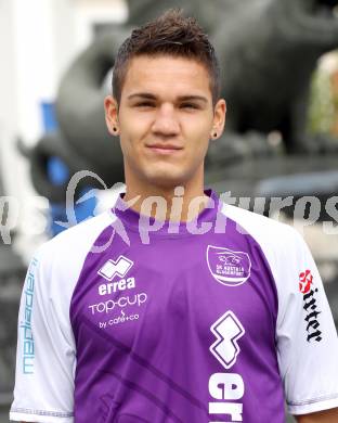 Fussball Regionalliga. Mannschaftsfototermin SK Austria Klagenfurt. Toni Krijan. Klagenfurt, am 31.7.2011.
Foto: Kuess
---
pressefotos, pressefotografie, kuess, qs, qspictures, sport, bild, bilder, bilddatenbank