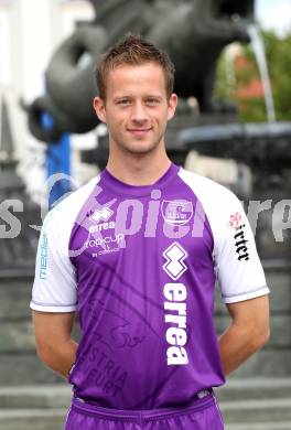 Fussball Regionalliga. Mannschaftsfototermin SK Austria Klagenfurt. Patrick Radinger. Klagenfurt, am 31.7.2011.
Foto: Kuess
---
pressefotos, pressefotografie, kuess, qs, qspictures, sport, bild, bilder, bilddatenbank