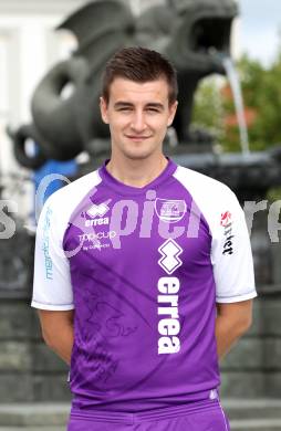 Fussball Regionalliga. Mannschaftsfototermin SK Austria Klagenfurt. Pajtim Bilali. Klagenfurt, am 31.7.2011.
Foto: Kuess
---
pressefotos, pressefotografie, kuess, qs, qspictures, sport, bild, bilder, bilddatenbank