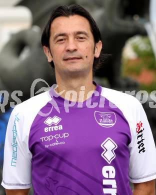Fussball Regionalliga. Mannschaftsfototermin SK Austria Klagenfurt. Almedin Hota. Klagenfurt, am 31.7.2011.
Foto: Kuess
---
pressefotos, pressefotografie, kuess, qs, qspictures, sport, bild, bilder, bilddatenbank