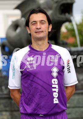 Fussball Regionalliga. Mannschaftsfototermin SK Austria Klagenfurt. Almedin Hota. Klagenfurt, am 31.7.2011.
Foto: Kuess
---
pressefotos, pressefotografie, kuess, qs, qspictures, sport, bild, bilder, bilddatenbank