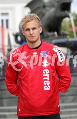 Fussball Regionalliga. Mannschaftsfototermin SK Austria Klagenfurt. Marc Baumgartner. Klagenfurt, am 31.7.2011.
Foto: Kuess
---
pressefotos, pressefotografie, kuess, qs, qspictures, sport, bild, bilder, bilddatenbank