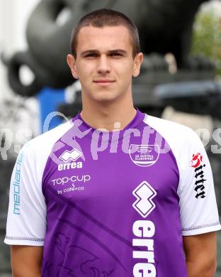 Fussball Regionalliga. Mannschaftsfototermin SK Austria Klagenfurt. Stefan Sebastian Korepp. Klagenfurt, am 31.7.2011.
Foto: Kuess
---
pressefotos, pressefotografie, kuess, qs, qspictures, sport, bild, bilder, bilddatenbank