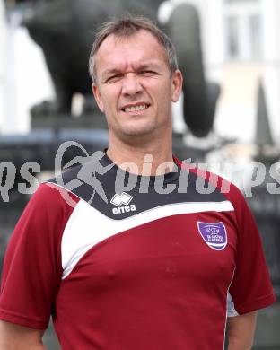 Fussball Regionalliga. Mannschaftsfototermin SK Austria Klagenfurt. Tormanntrainer Wolfgang Thun-Hohenstein. Klagenfurt, am 31.7.2011.
Foto: Kuess
---
pressefotos, pressefotografie, kuess, qs, qspictures, sport, bild, bilder, bilddatenbank