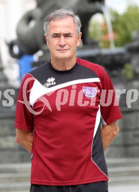 Fussball Regionalliga. Mannschaftsfototermin SK Austria Klagenfurt. Co-Trainer Josef Thuller.  Klagenfurt, am 31.7.2011.
Foto: Kuess
---
pressefotos, pressefotografie, kuess, qs, qspictures, sport, bild, bilder, bilddatenbank