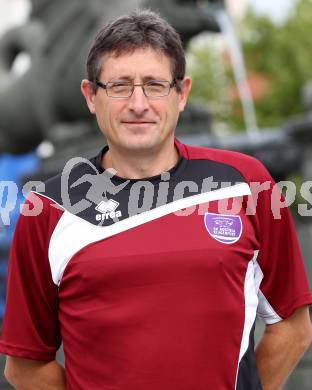 Fussball Regionalliga. Mannschaftsfototermin SK Austria Klagenfurt. Masseur Bernd Sterniczky. Klagenfurt, am 31.7.2011.
Foto: Kuess
---
pressefotos, pressefotografie, kuess, qs, qspictures, sport, bild, bilder, bilddatenbank