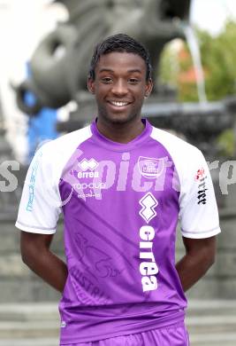 Fussball Regionalliga. Mannschaftsfototermin SK Austria Klagenfurt. Bernhard Mpaka. Klagenfurt, am 31.7.2011.
Foto: Kuess
---
pressefotos, pressefotografie, kuess, qs, qspictures, sport, bild, bilder, bilddatenbank
