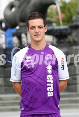 Fussball Regionalliga. Mannschaftsfototermin SK Austria Klagenfurt. Martin Salentinig. Klagenfurt, am 31.7.2011.
Foto: Kuess
---
pressefotos, pressefotografie, kuess, qs, qspictures, sport, bild, bilder, bilddatenbank