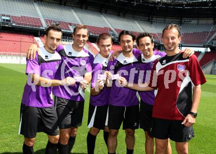 Fussball Regionalliga. SK Austria Klagenfurt. Alexander Percher, Marco Reich, Stefan Korepp, Almedin Hota, Matthias Dollinger, Trainer Dietmar Thuller. Klagenfurt, am 3.8.2011.
Foto: Kuess
---
pressefotos, pressefotografie, kuess, qs, qspictures, sport, bild, bilder, bilddatenbank