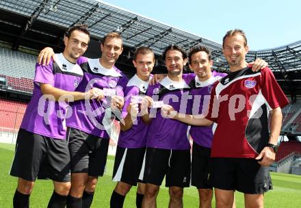Fussball Regionalliga. SK Austria Klagenfurt. Alexander Percher, Marco Reich, Stefan Korepp, Almedin Hota, Matthias Dollinger, Trainer Dietmar Thuller. Klagenfurt, am 3.8.2011.
Foto: Kuess
---
pressefotos, pressefotografie, kuess, qs, qspictures, sport, bild, bilder, bilddatenbank