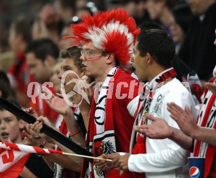 Fussball Laenderspiel Oesterreich gegen Slowakei. Fans. Klagenfurt, 10.8.2011.
Foto: Kuess

---
pressefotos, pressefotografie, kuess, qs, qspictures, sport, bild, bilder, bilddatenbank