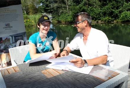Schi Alpin. Sommergespraech mit Kathrin Zettel. Kathrin Zettel, Valentin Hobel. Klagenfurt, am 3.8.2011.
Foto: Kuess
---
pressefotos, pressefotografie, kuess, qs, qspictures, sport, bild, bilder, bilddatenbank