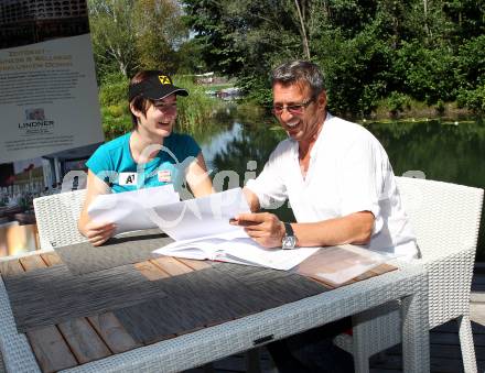 Schi Alpin. Sommergespraech mit Kathrin Zettel. Kathrin Zettel, Valentin Hobel. Klagenfurt, am 3.8.2011.
Foto: Kuess
---
pressefotos, pressefotografie, kuess, qs, qspictures, sport, bild, bilder, bilddatenbank