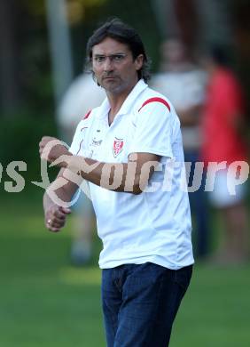 Fussball Kaerntner Liga. ATUS Ferlach gegen Voelkermarkt. Trainer Igor Strugger (Ferlach). Ferlach, am 14.8.2011.
Foto: Kuess
---
pressefotos, pressefotografie, kuess, qs, qspictures, sport, bild, bilder, bilddatenbank