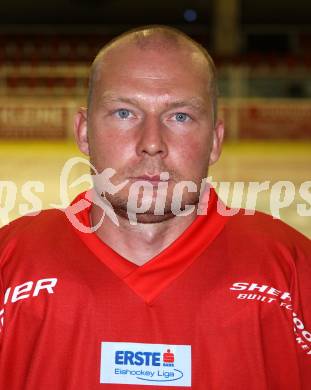 Eishockey. KAC. Portraitfoto. Mannschaftsfoto. Siklenka Mike. Klagenfurt, 17.8.2011.
Foto: Kuess
---
pressefotos, pressefotografie, kuess, qs, qspictures, sport, bild, bilder, bilddatenbank