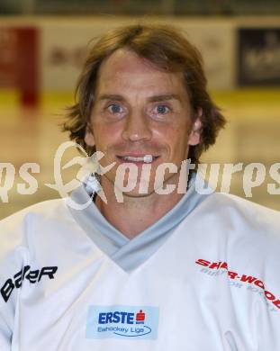 Eishockey. KAC. Portraitfoto. Mannschaftsfoto. Kalt Dieter. Klagenfurt, 17.8.2011.
Foto: Kuess
---
pressefotos, pressefotografie, kuess, qs, qspictures, sport, bild, bilder, bilddatenbank