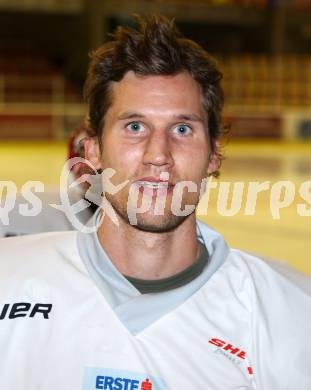 Eishockey. KAC. Portraitfoto. Mannschaftsfoto. Hager Gregor. Klagenfurt, 17.8.2011.
Foto: Kuess
---
pressefotos, pressefotografie, kuess, qs, qspictures, sport, bild, bilder, bilddatenbank