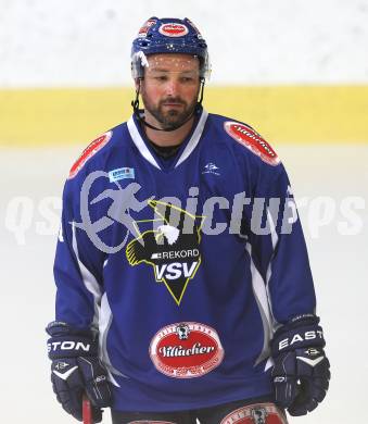 Eishockey Testspiel. Rudolf Hiti Cup. Olimpija Ljubljana gegen VSV. Gerhard Unterluggauer (VSV). Bled, am 18.8.2011.
Foto: Kuess
---
pressefotos, pressefotografie, kuess, qs, qspictures, sport, bild, bilder, bilddatenbank
