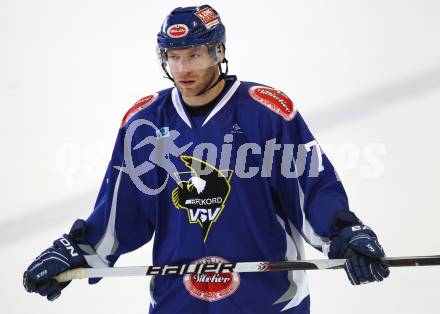 Eishockey Testspiel. Rudolf Hiti Cup. Olimpija Ljubljana gegen VSV. Lynn Loyns (VSV). Bled, am 18.8.2011.
Foto: Kuess
---
pressefotos, pressefotografie, kuess, qs, qspictures, sport, bild, bilder, bilddatenbank