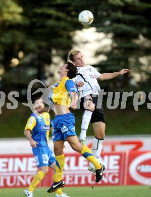 Fussball Bundesliga. Erste Liga. WAC/St. Andrae gegen Vienna. Michael Sollbauer, (WAC/St.Andrae), Andreas Tiffner (Vienna). Wolfsberg, 19.8.2011
Foto: Kuess

---
pressefotos, pressefotografie, kuess, qs, qspictures, sport, bild, bilder, bilddatenbank